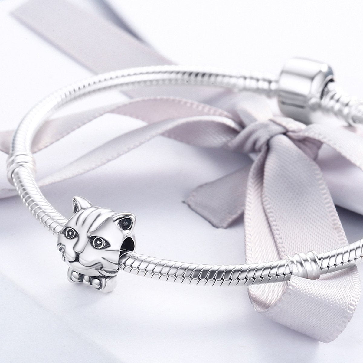 13 Best Cat Themed Bracelets